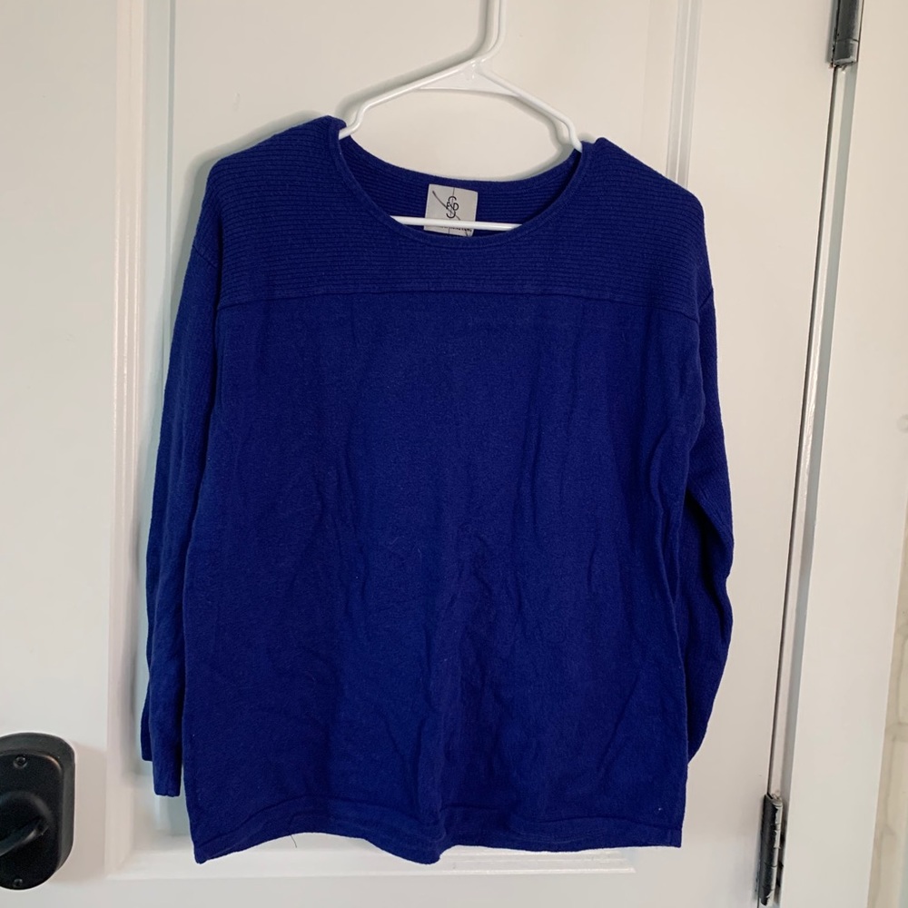 Women’s Scoop Neck Sweater